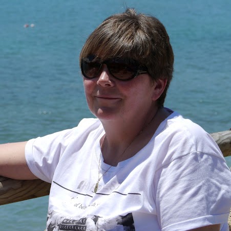 Lynda Thompson Photo 10