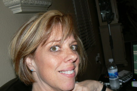 Julie Claxton Photo 13