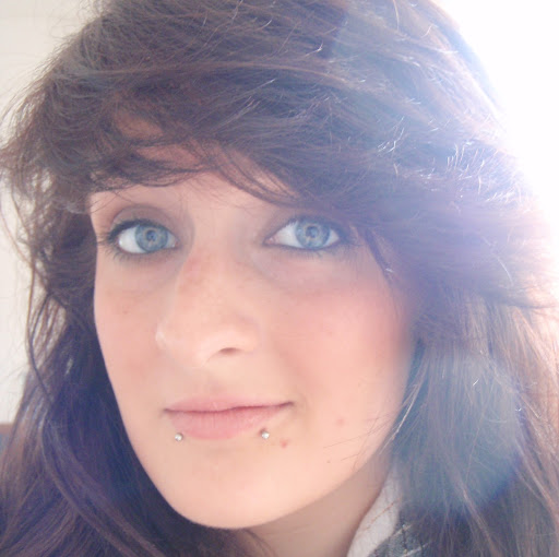 Catherine Williams Photo 49