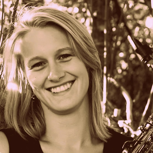 Helen West Photo 22