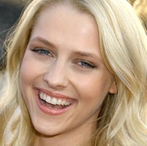 Victoria Thomas Photo 22