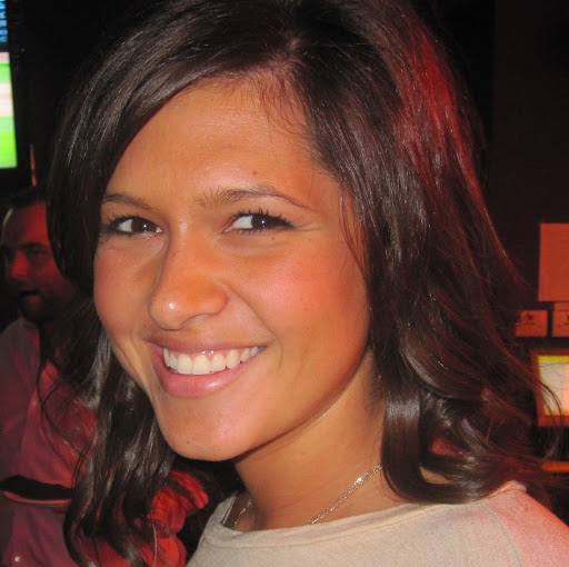 Amanda Lewis Photo 49