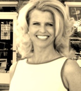 Stephanie Thompson Photo 16