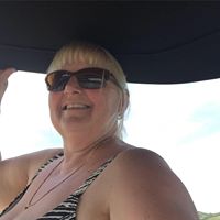 Laurie Hahn Photo 15