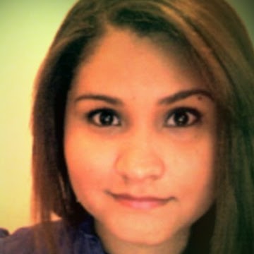 Laura Espinoza Photo 23