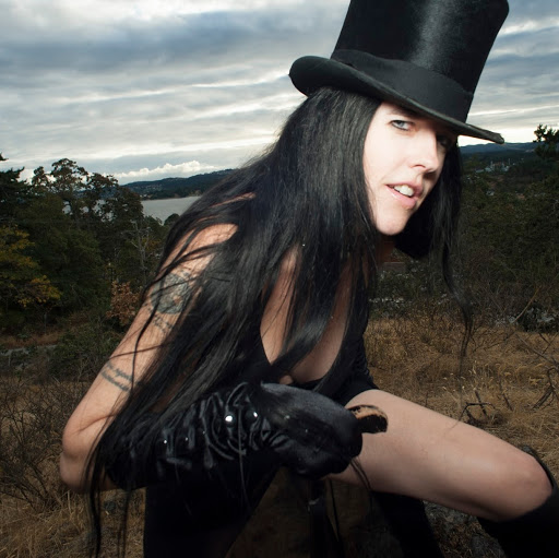 Catherine Owen Photo 17