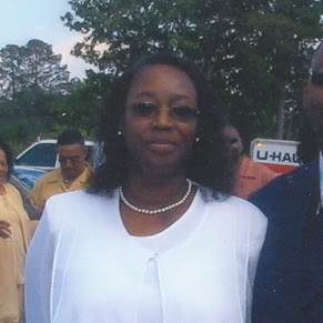 Julia Moseley Photo 14