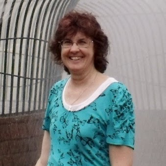 Liz Webster Photo 18