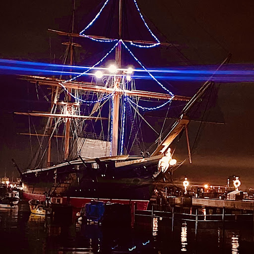 Vicky Compton Photo 5