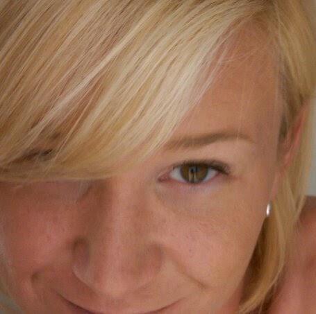 Elizabeth Hurst Photo 36