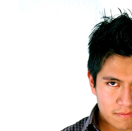 Roberto Flores Photo 14