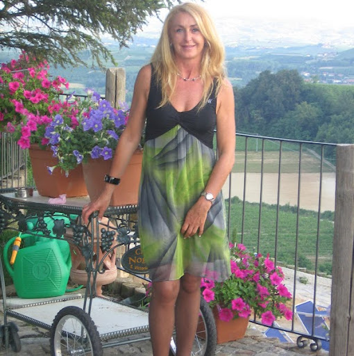 Angela Mina Photo 12