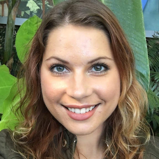 Nicole Howe Photo 17