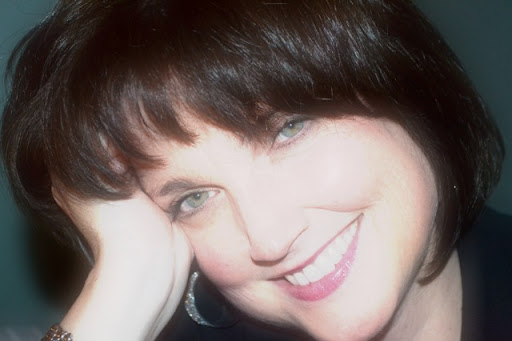 Renee Shields Photo 17