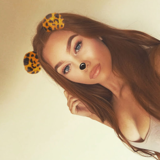 Aimee Woods Photo 17