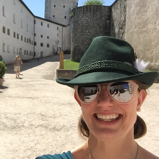 Nicole Vernon Photo 4