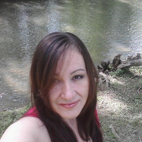 Kimberly Leach Photo 19