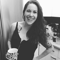 Lindsay Horn Photo 11