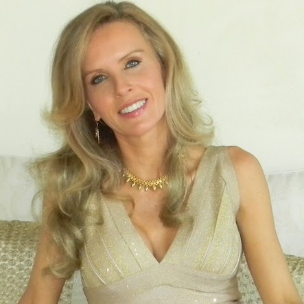 Caroline Robertson Photo 23