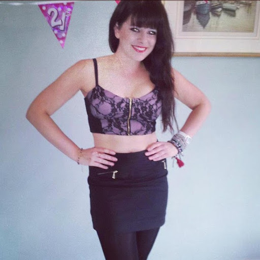 Vicki Logan Photo 32