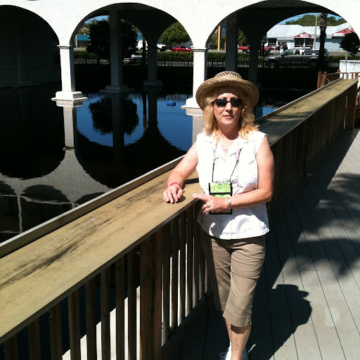 Elizabeth Lindsey Photo 29