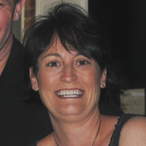 Laura Cummins Photo 20