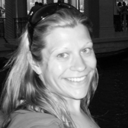 Laura Payne Photo 30