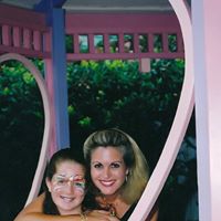 Laura Dobbins Photo 28