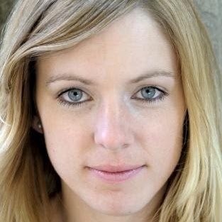 Nadine Petry Photo 4