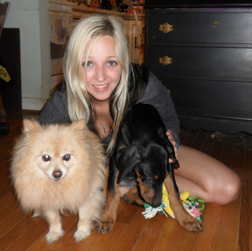 Laura Garrett Photo 17