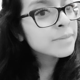 Denisse Guzman Photo 9