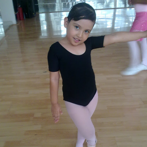Annette Flores Photo 12