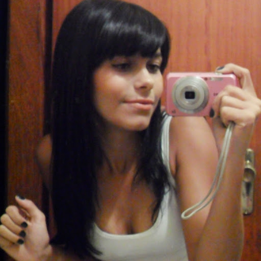 Danielle Almeida Photo 10