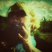 Angela Sutherland Photo 17