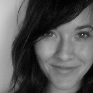 Julia Clements Photo 28