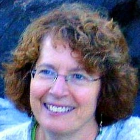 Paula Bates Photo 23