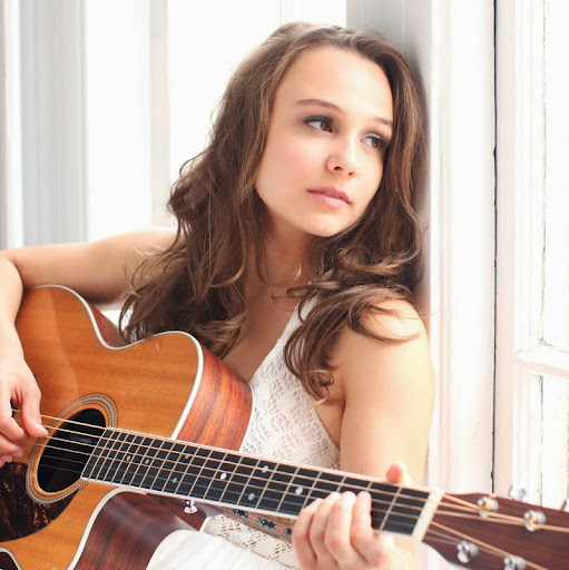 Amy Regan Photo 13