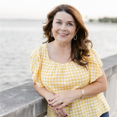 Elizabeth Joyce Photo 30