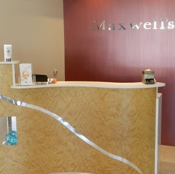 Julie Maxwell Photo 21