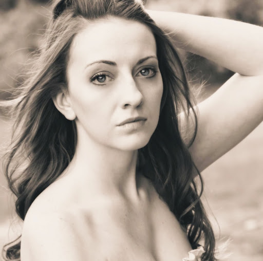 Samantha Newton Photo 30