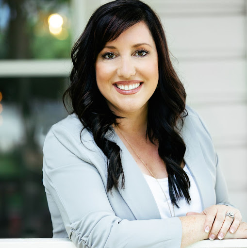 Amber Gardner Photo 34