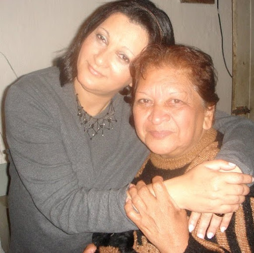 Elizabeth Vieira Photo 12