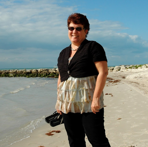 Tracey Lyons Photo 40