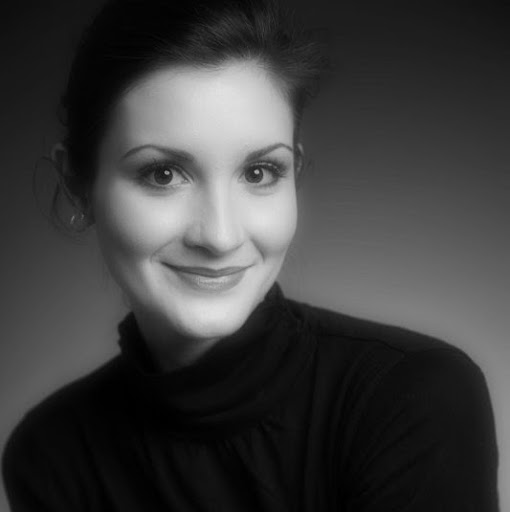 Victoria Faust Photo 4