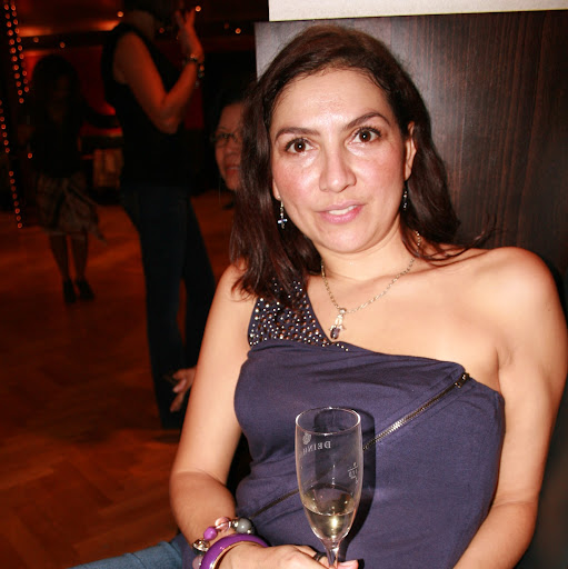 Elizabeth Ferrari Photo 27