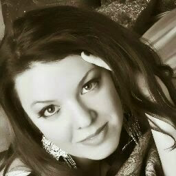 Michelle Dennis Photo 18