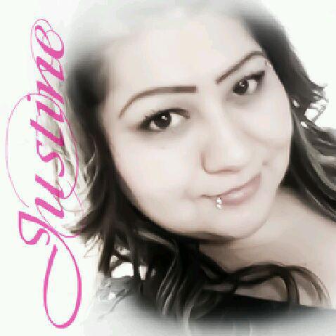 Justine Martinez Photo 6