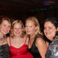 Julie Gooch Photo 29