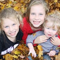 Sarah Hynes Photo 27