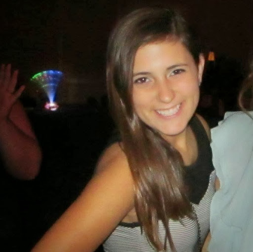 Emily Bates Photo 28